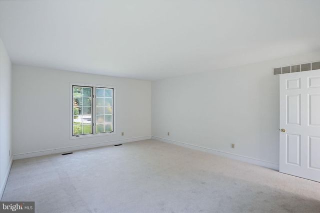 9 MCCORMICK DR, Hockessin, DE 19707