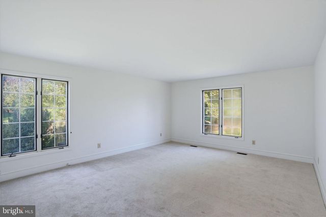 9 MCCORMICK DR, Hockessin, DE 19707
