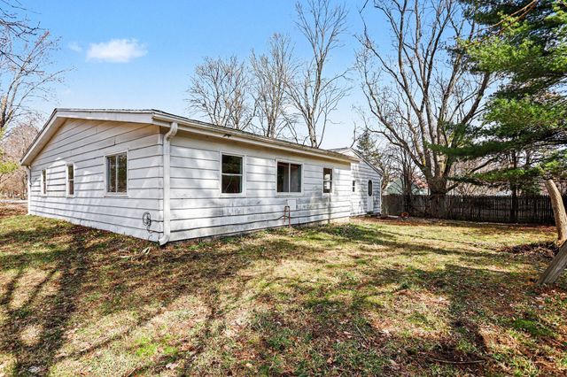 100 Westwood Street, Hillsdale City, MI 49242