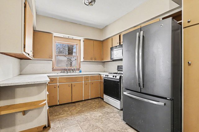 100 Westwood Street, Hillsdale City, MI 49242