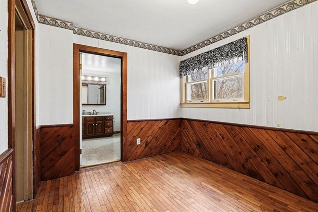 100 Westwood Street, Hillsdale City, MI 49242