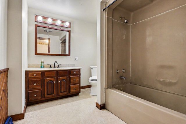 100 Westwood Street, Hillsdale City, MI 49242