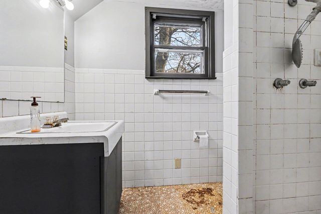 100 Westwood Street, Hillsdale City, MI 49242