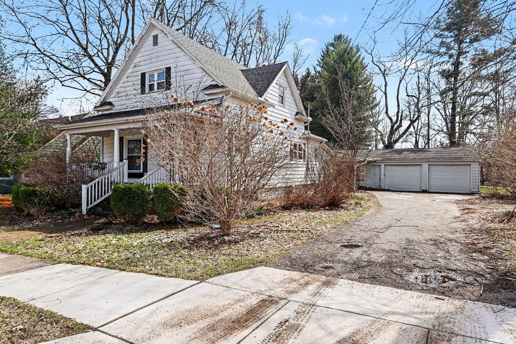 100 Westwood Street, Hillsdale City, MI 49242