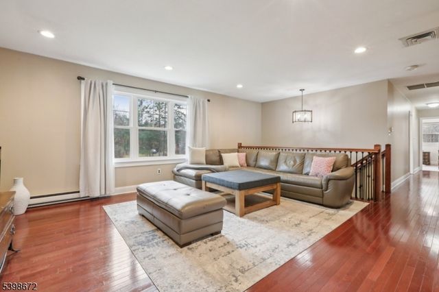 22 Cooper Ln, Chester Twp., NJ 07930