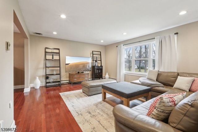 22 Cooper Ln, Chester Twp., NJ 07930