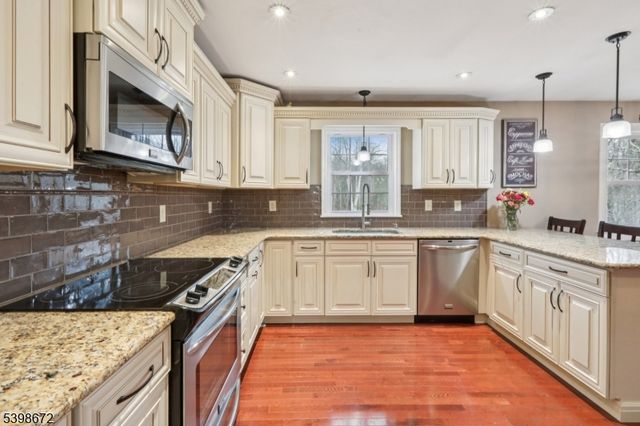 22 Cooper Ln, Chester Twp., NJ 07930