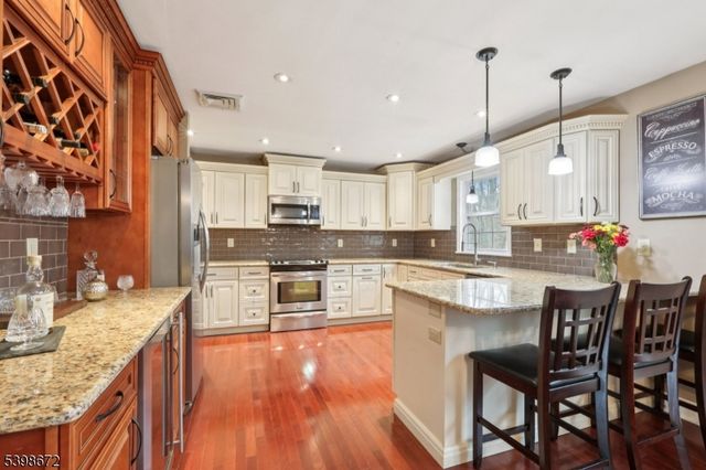 22 Cooper Ln, Chester Twp., NJ 07930