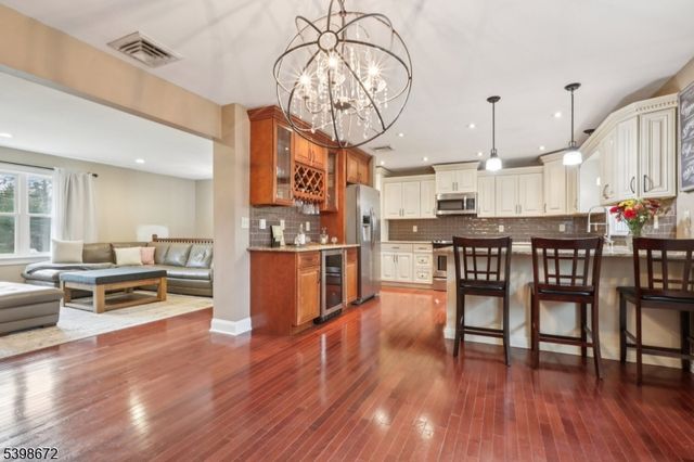 22 Cooper Ln, Chester Twp., NJ 07930