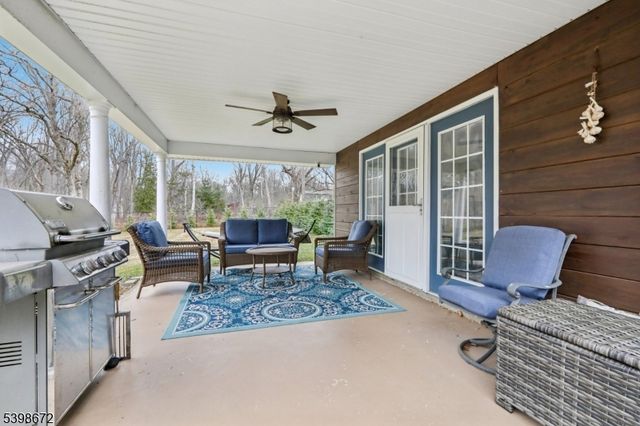 22 Cooper Ln, Chester Twp., NJ 07930