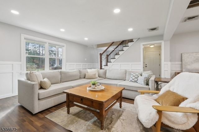 22 Cooper Ln, Chester Twp., NJ 07930