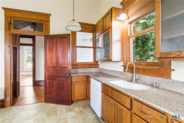 105 Davis Drive, Thorndale, TX 76577