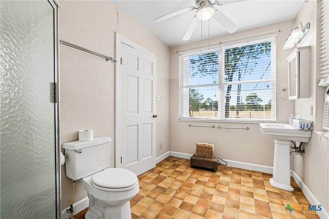 105 Davis Drive, Thorndale, TX 76577