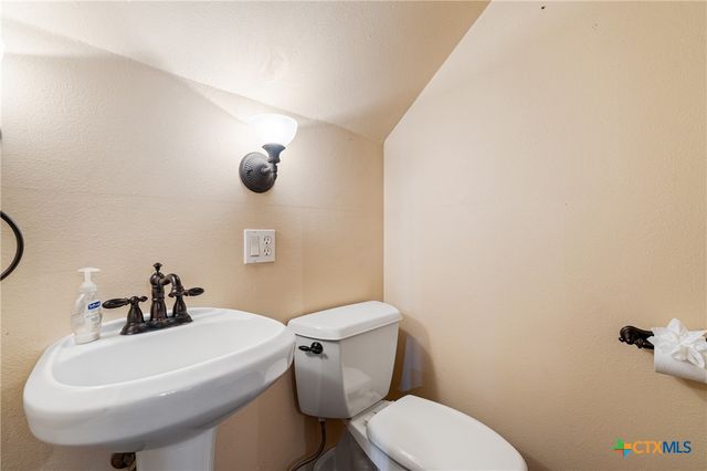 105 Davis Drive, Thorndale, TX 76577