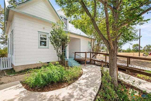 105 Davis Drive, Thorndale, TX 76577