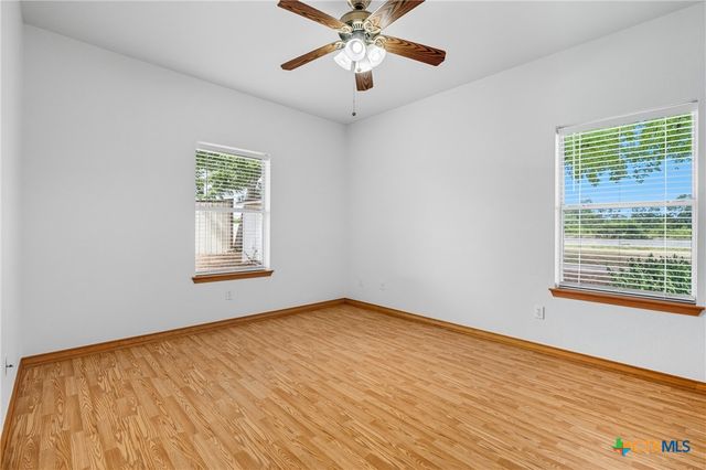 105 Davis Drive, Thorndale, TX 76577