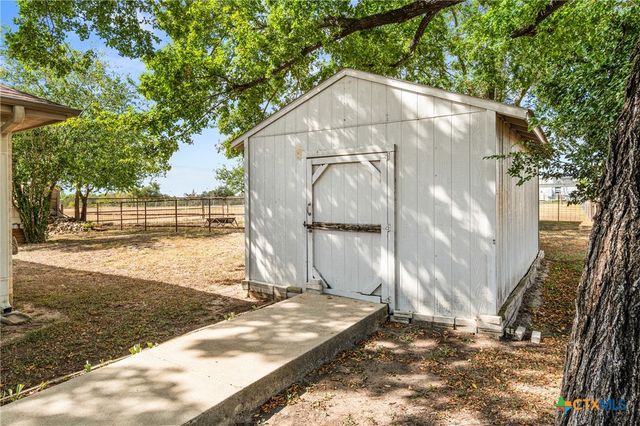 105 Davis Drive, Thorndale, TX 76577