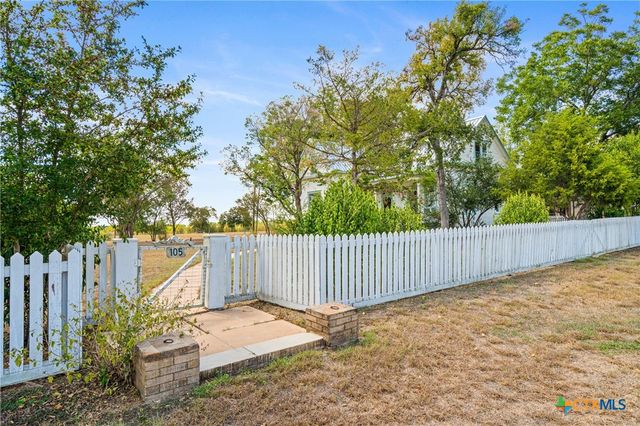 105 Davis Drive, Thorndale, TX 76577