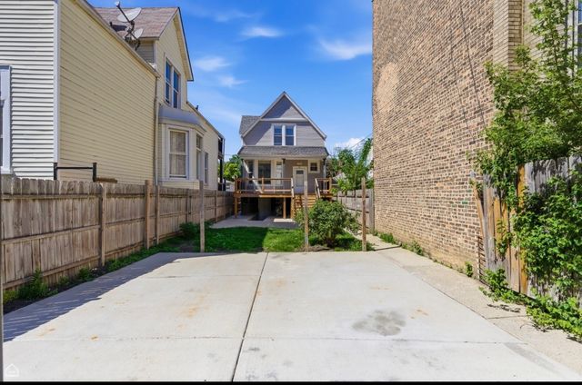 3726 W Mclean Avenue, Chicago, IL 60647