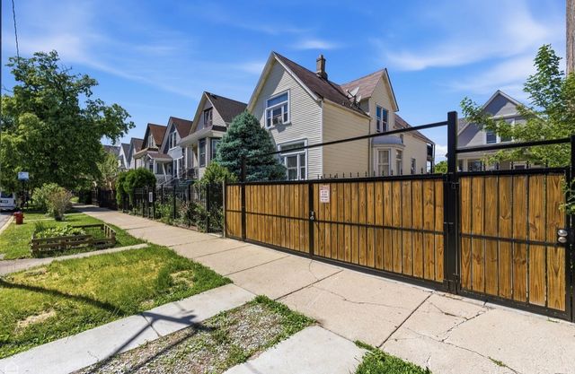 3726 W Mclean Avenue, Chicago, IL 60647