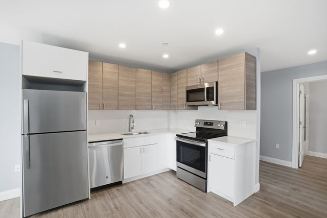 632 Centre St 306, Boston, MA 02139