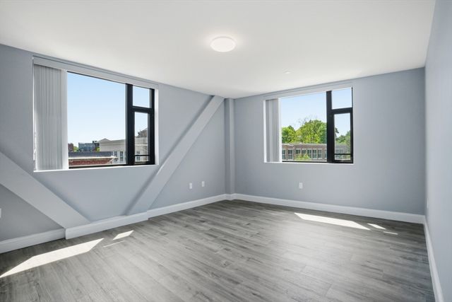 632 Centre St 306, Boston, MA 02139