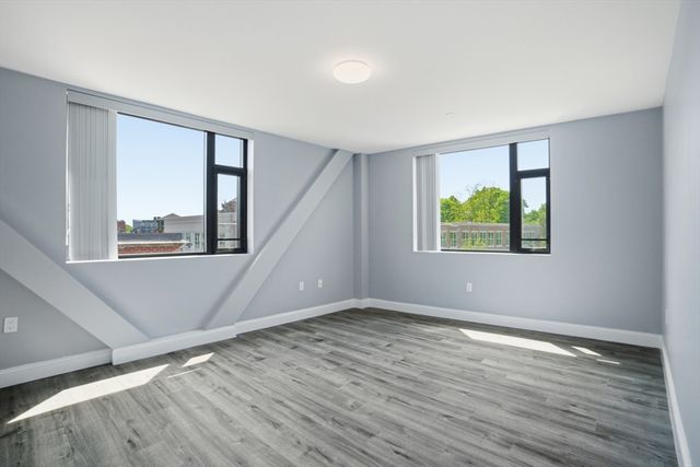 632 Centre St 306, Boston, MA 02139