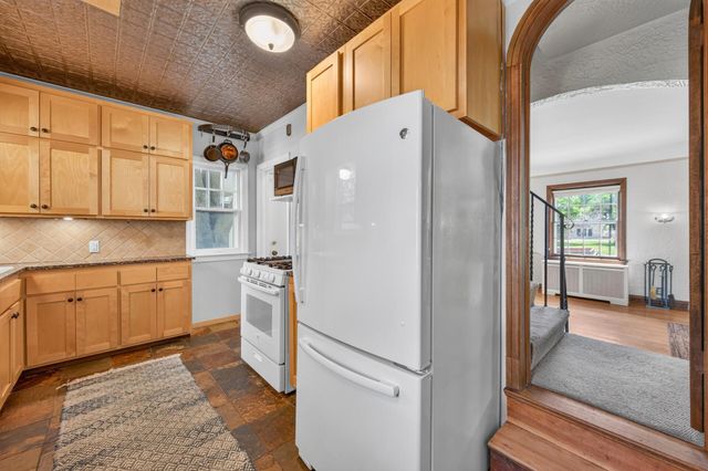 2716 E Minnehaha Parkway, Minneapolis, MN 55406
