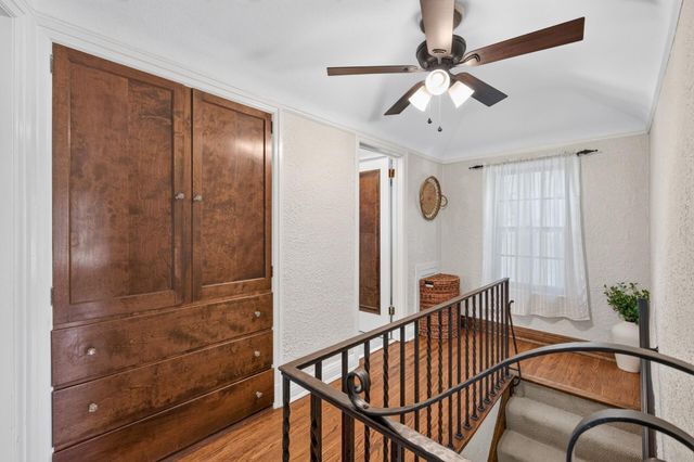 2716 E Minnehaha Parkway, Minneapolis, MN 55406