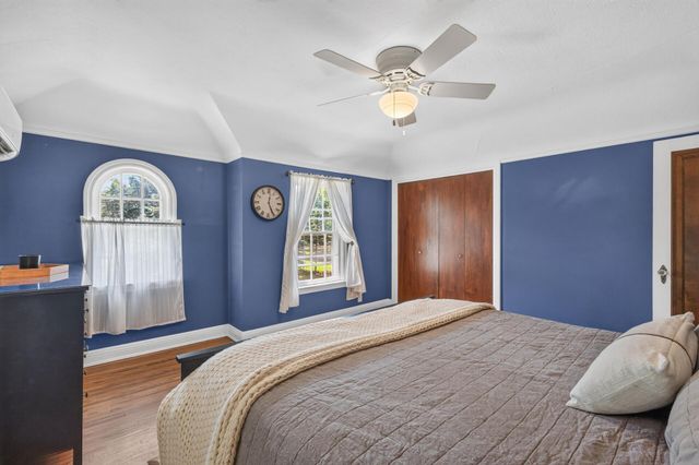 2716 E Minnehaha Parkway, Minneapolis, MN 55406