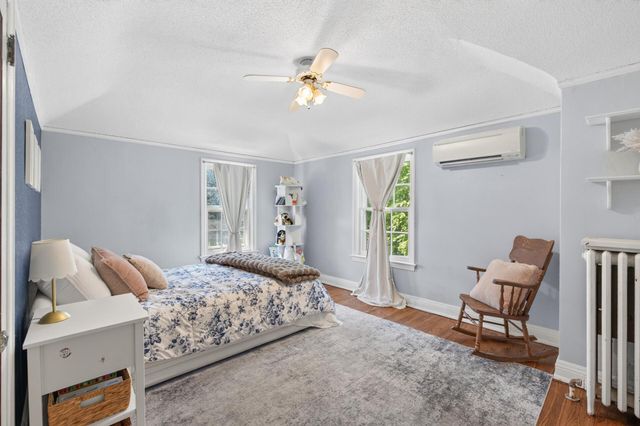 2716 E Minnehaha Parkway, Minneapolis, MN 55406