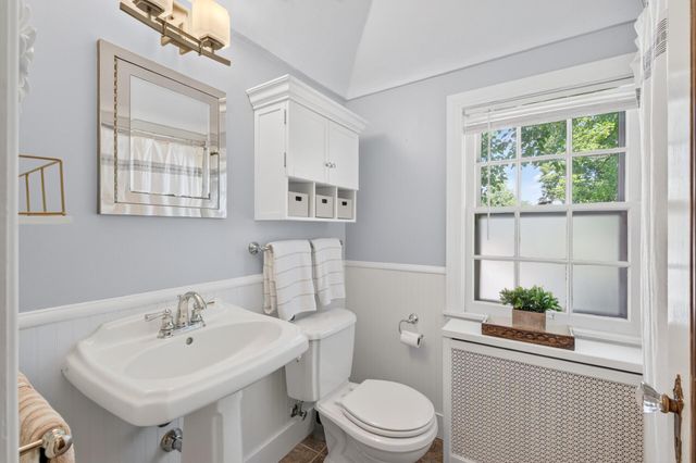 2716 E Minnehaha Parkway, Minneapolis, MN 55406
