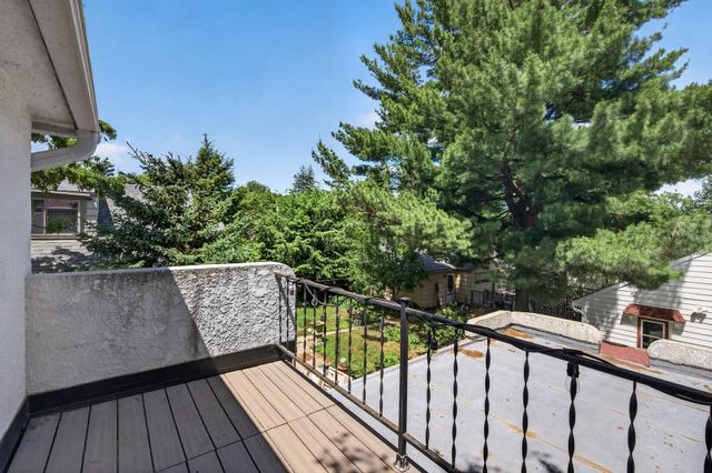 2716 E Minnehaha Parkway, Minneapolis, MN 55406