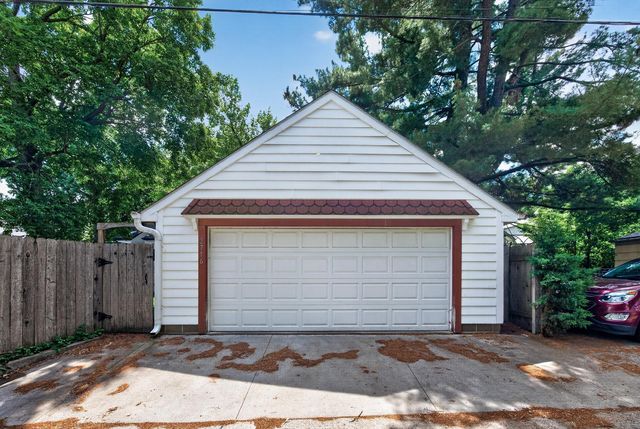 2716 E Minnehaha Parkway, Minneapolis, MN 55406