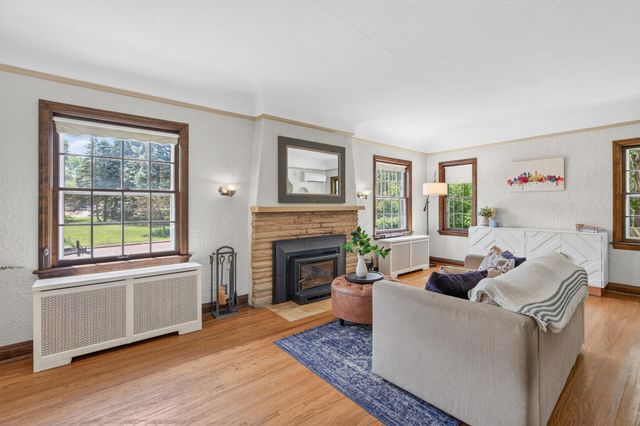 2716 E Minnehaha Parkway, Minneapolis, MN 55406