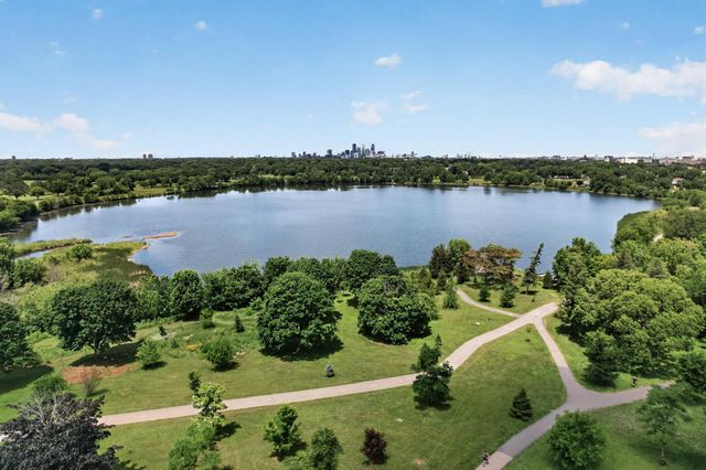 2716 E Minnehaha Parkway, Minneapolis, MN 55406