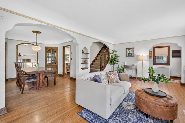 2716 E Minnehaha Parkway, Minneapolis, MN 55406