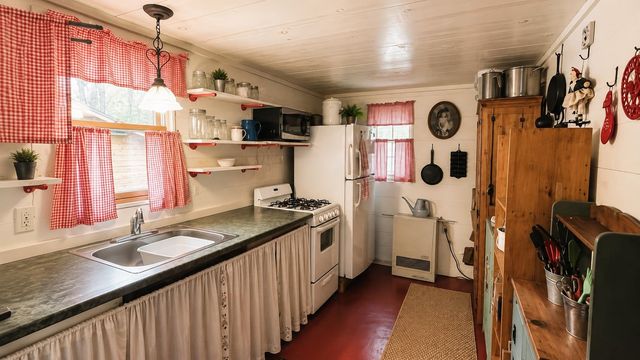 27 Birch Point S, Morgan, VT 05853