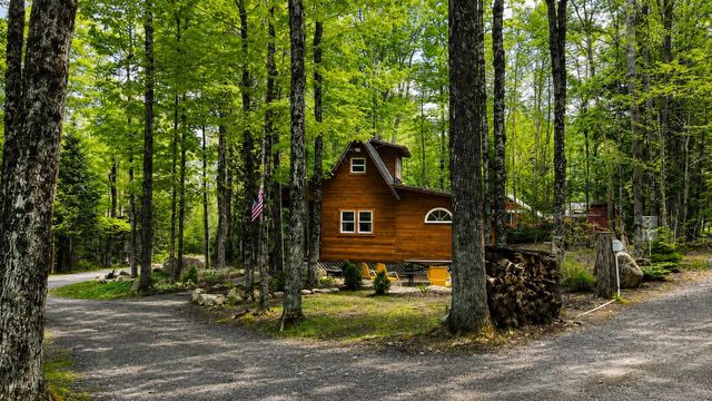 27 Birch Point S, Morgan, VT 05853