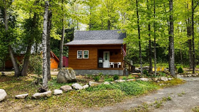 27 Birch Point S, Morgan, VT 05853