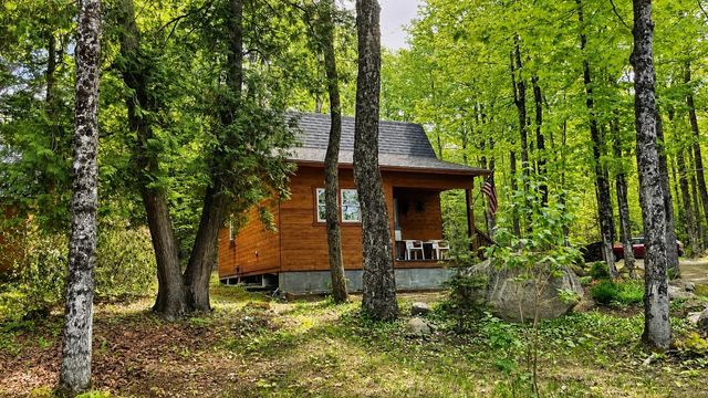 27 Birch Point S, Morgan, VT 05853
