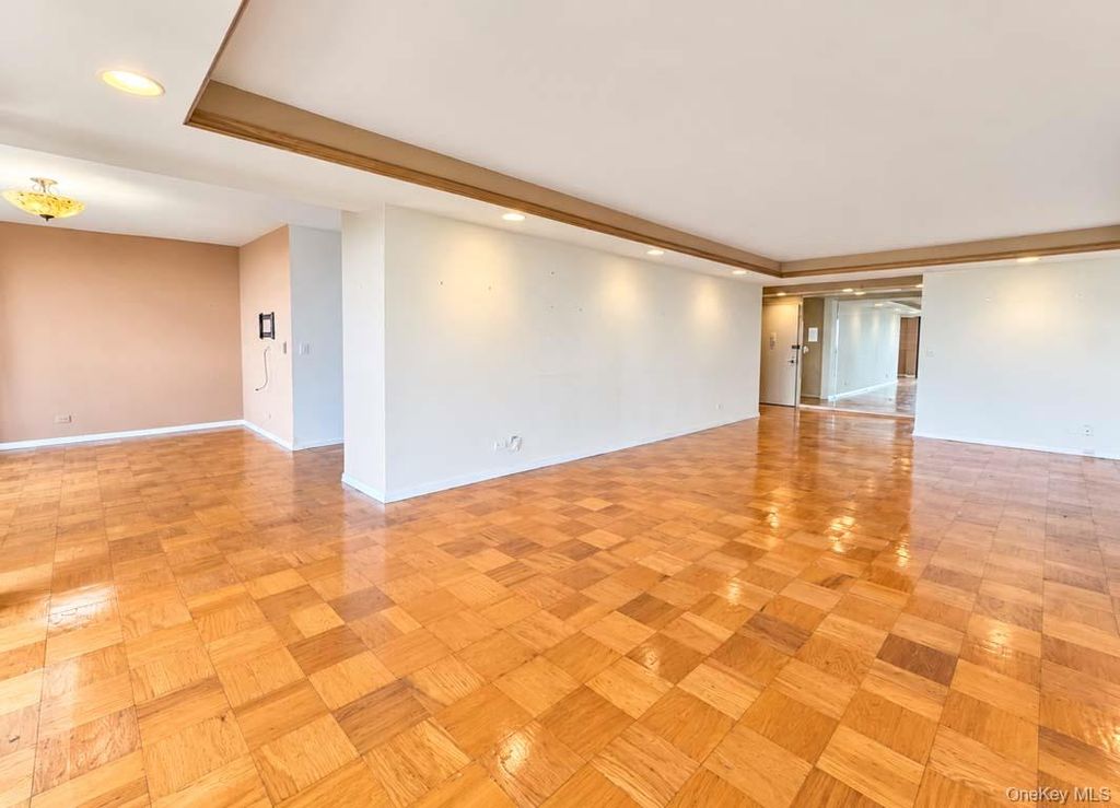 27010 Grand Central 28K, Floral Park, NY 11005 — photo 3