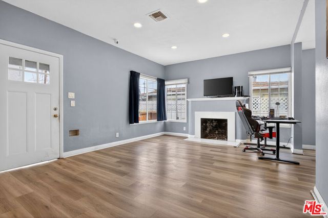 6427 Klump Avenue, North Hollywood, CA 91606