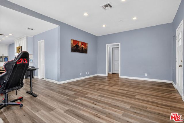 6427 Klump Avenue, North Hollywood, CA 91606
