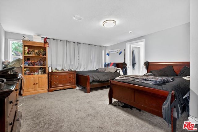 6427 Klump Avenue, North Hollywood, CA 91606
