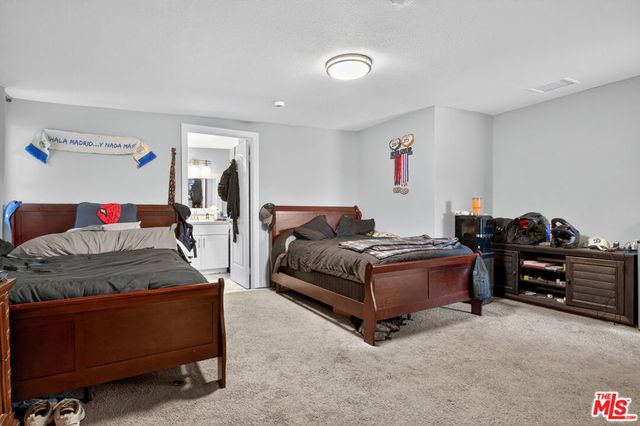 6427 Klump Avenue, North Hollywood, CA 91606
