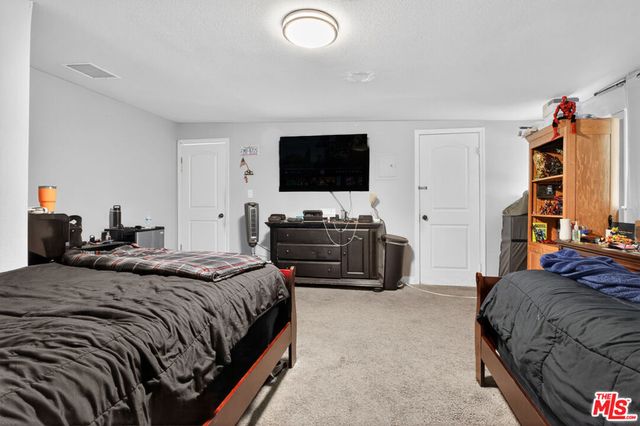6427 Klump Avenue, North Hollywood, CA 91606