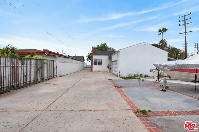 6427 Klump Avenue, North Hollywood, CA 91606
