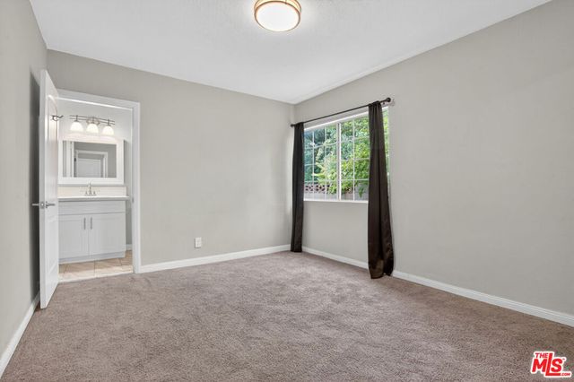 6427 Klump Avenue, North Hollywood, CA 91606