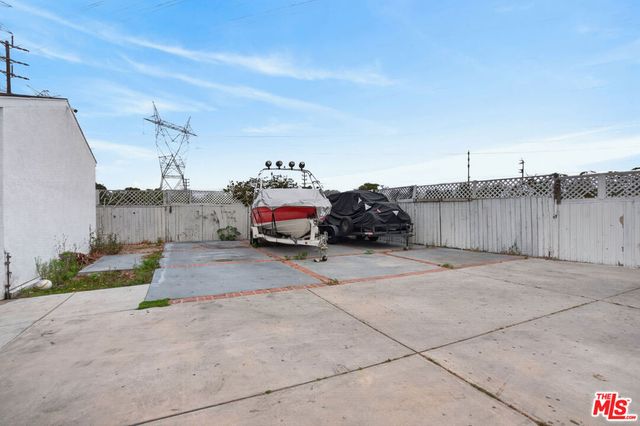 6427 Klump Avenue, North Hollywood, CA 91606